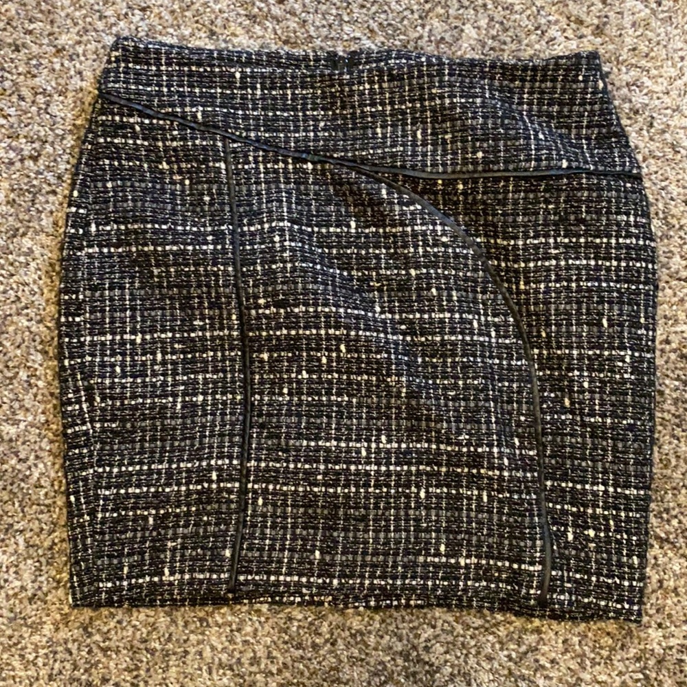 Bebe Tweed skirt size 6